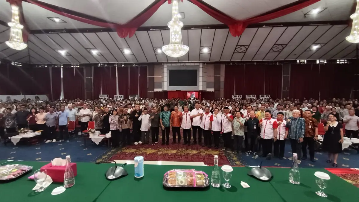 KERJA SAMA: Foto bersama jajaran Pemkot bersama para tokoh agama se Kota Manado usai tatap muka di Aula Serbaguna, Kamis (10/9)