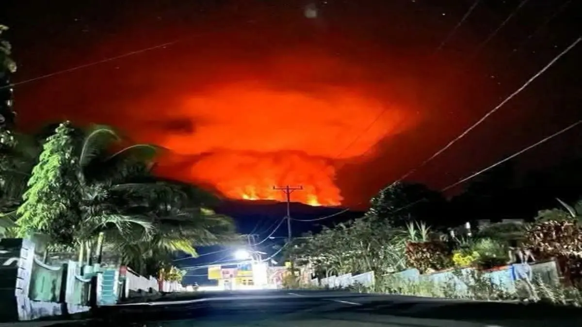 Kebakaran Gunung Awu belum berhasil dipadamkan. Foto : Ist