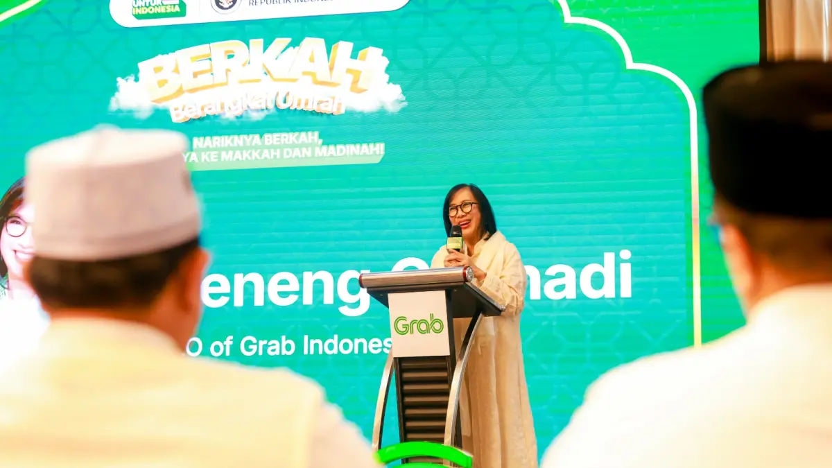 Neneng Goenadi, Chief Executive Officer Grab Indonesia, memberikan sambutan dalam prosesi keberangkatan 105 Mitra Pengemudi Grab program Berangkat Umrah (BERKAH) di Jakarta (12/9/2026)
