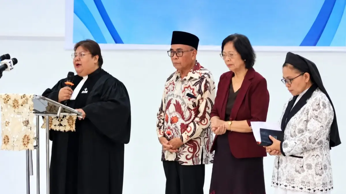 Para pemuka lintas agama menggelar doa bersama Kebakaran Gunung Awu, Minggu (13/9/26).