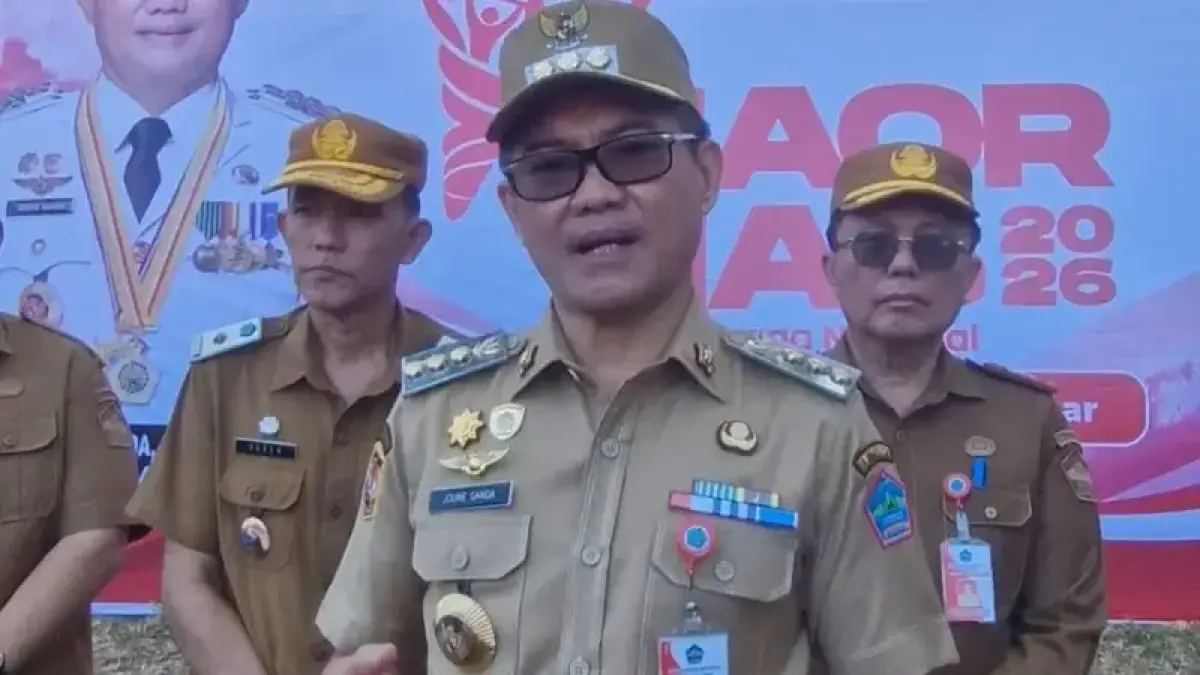 Tegaskan-Bupati Minahasa Utara Joune Ganda saat di wawancara awak media usai usai memimpin upacara peringatan Hari Olahraga Nasional (Haornas) 2026 di Lapangan Kantor Bupati Minut, Senin (14/9/2026).
