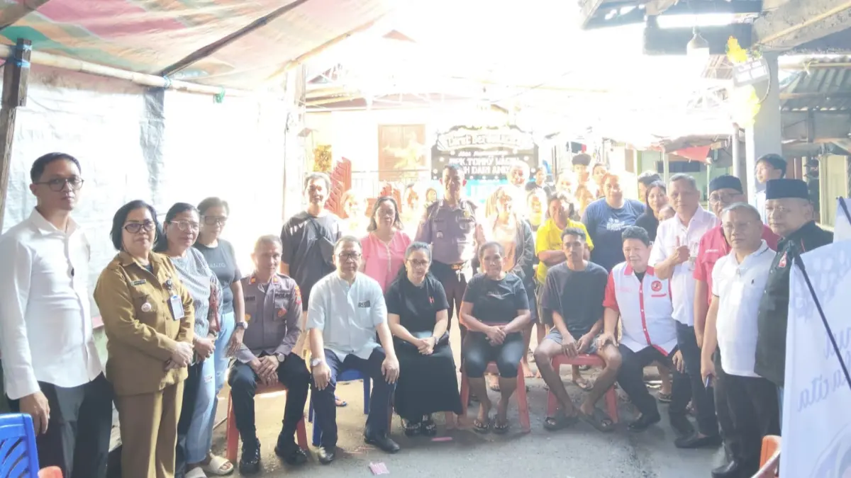 TENANGKAN: FKUB Kota Manado saat mendatangi keluarga Alm Pnt Tommy Wagiu, Senin (14/9)
