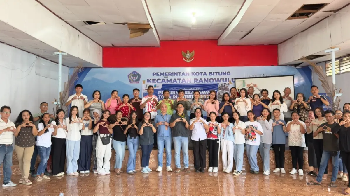 Para mahasiswa mengikuti pelepasan di Kecamatan Ranowulu. Ke-17 mahasiswa tersebut merupakan hasil seleksi dari 54 pelamar Beasiswa Toka Platinum yang dikelola melalui CSR PT MSM/TTN.