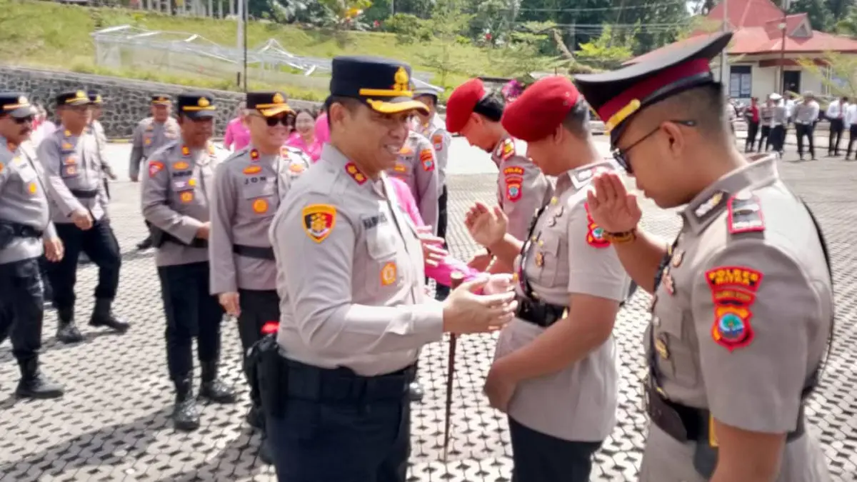 Upacara Serah Terima Jabatan (Sertijab) Kasat Reskrim dan Kapolsek Ratatotok Polres Minahasa Tenggara berlangsung khidmat di Lapangan Wicaksana Laghawa, Selasa (15/9/2026).