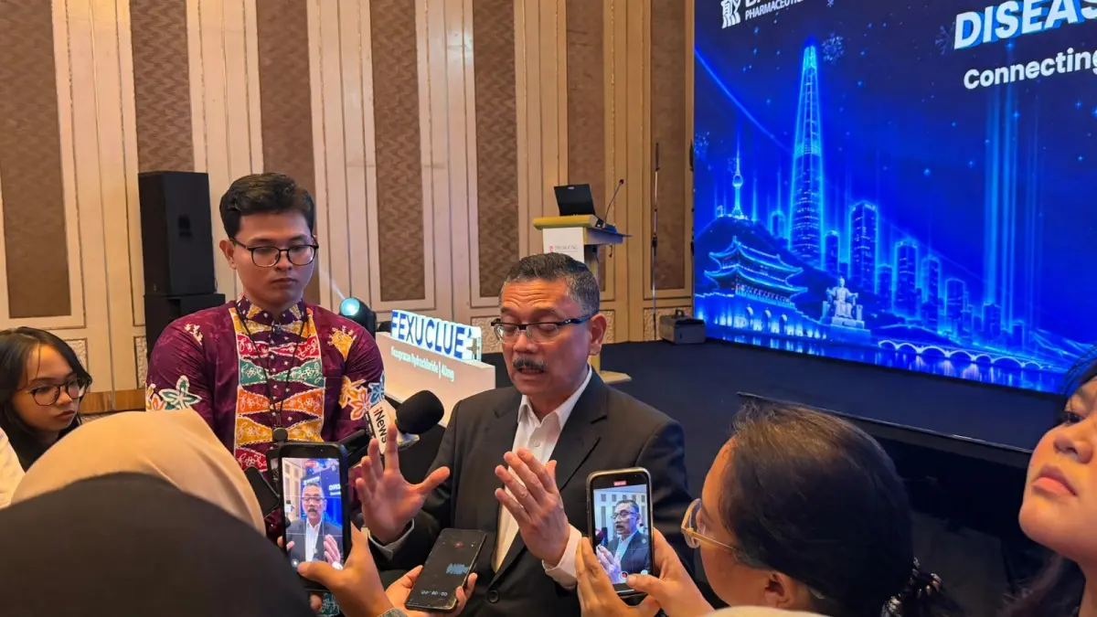 Prof. Dr. dr. Ari Fahrial Syam menyampaikan pentingnya data klinis pasien Indonesia dalam menentukan strategi terapi GERD.