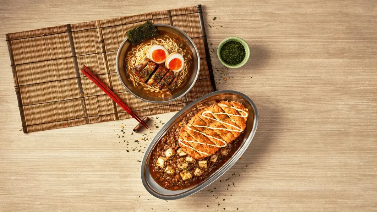 Mapo Tofu Curry Rice dan Grilled Chicken Curry Noodle.