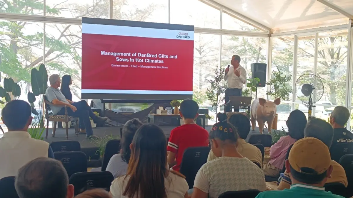 Seminar Membangun Peternakan Babi Modern Berperforma Tinggi: Genetika, Biosekuriti dan Pakan, yang diselenggarakan khusus untuk para peternak di Sulawesi Utara
