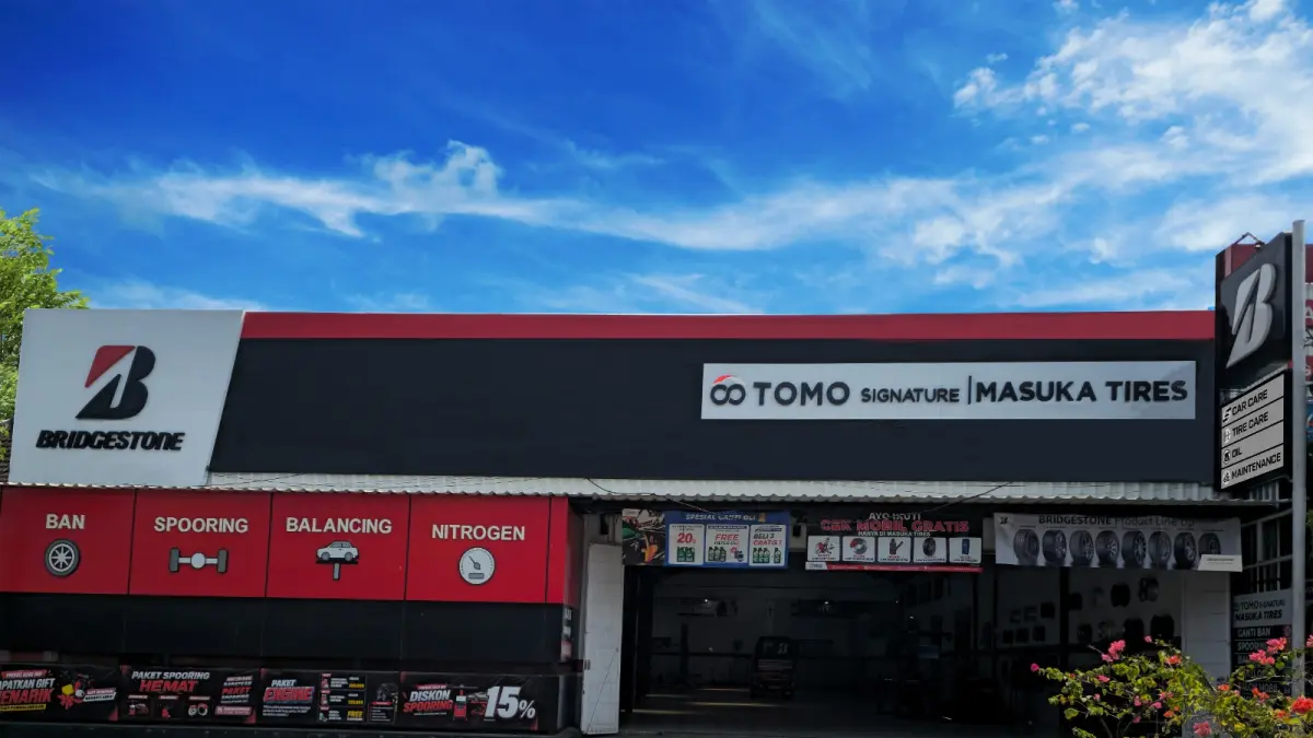 TOMO Signature Masuka Tires Madiun hadir dengan konsep one stop automotive solution dan fasilitas spooring 3D untuk layanan perawatan kendaraan.