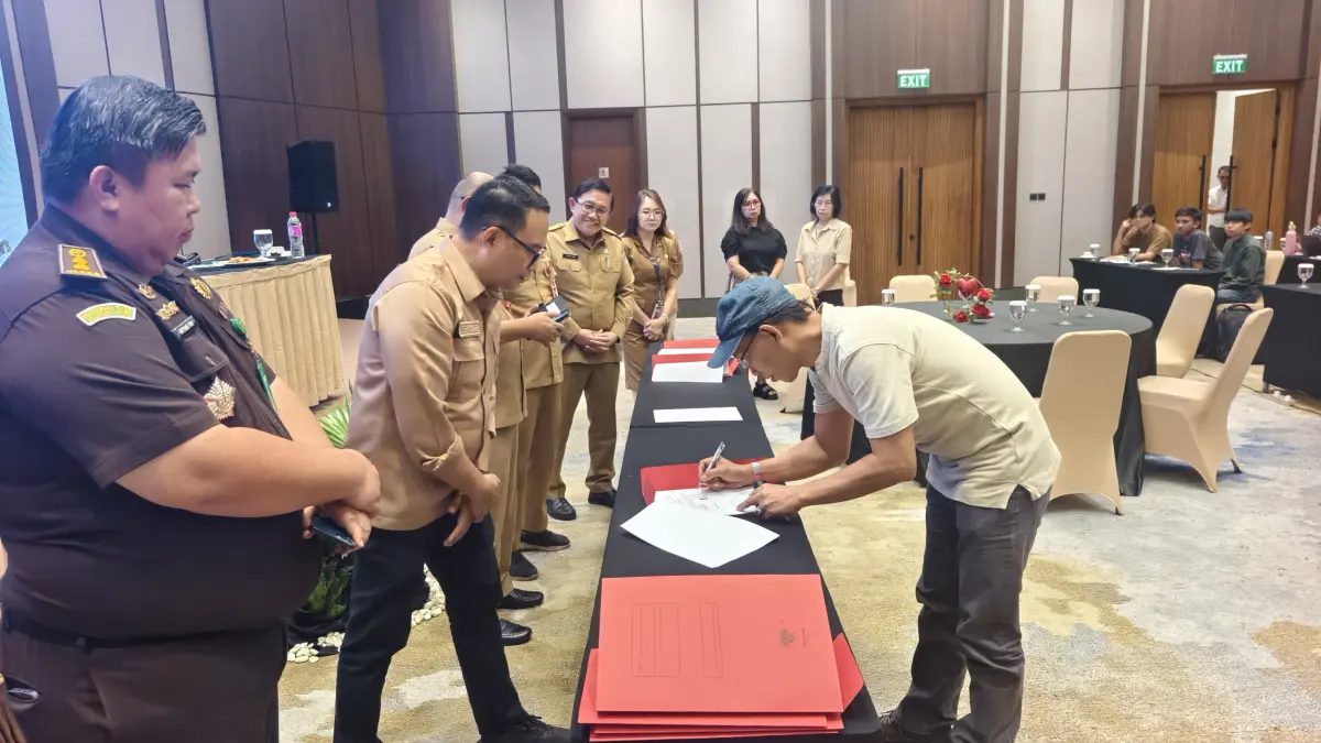 Penandatanganan Kontrak yang Disaksikan Semua Pihak Termasuk dari Unsur Kejari Manado dan Inspektorat.