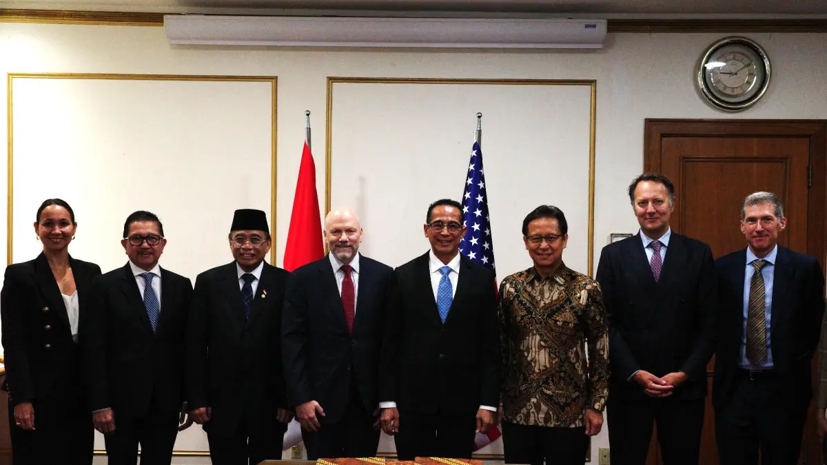 **Keterangan foto:**
Direktur Utama PT Bio Farma (Persero) Shadiq Akasya bersama Senior Vice President, Global Vaccines & Infectious Diseases Franchise MSD Gregg Szabo saat penandatanganan perjanjian kerangka kerja sama transfer teknologi vaksin PCV15 dan 9-valent HPV di New York, Amerika Serikat, 21 September 2026.