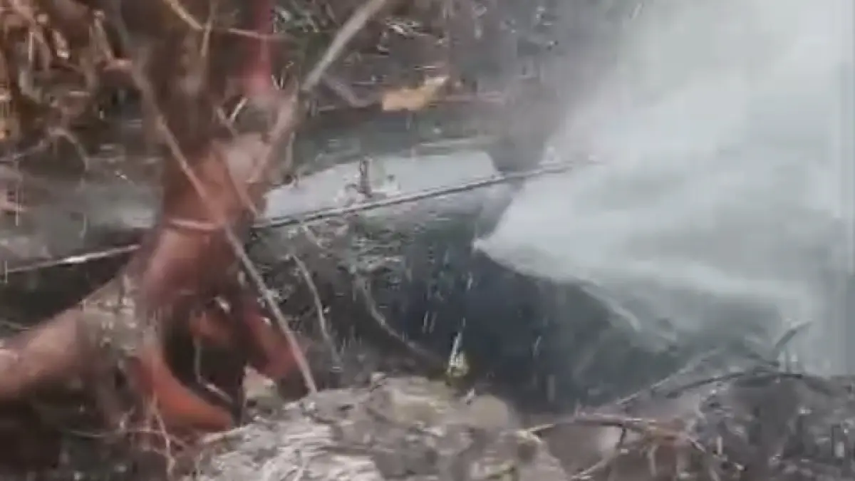 Pipa 300 di kawasan Gunung Potong Apela mengalami kebocoran dampak karhutla.(Dok Istimewa)