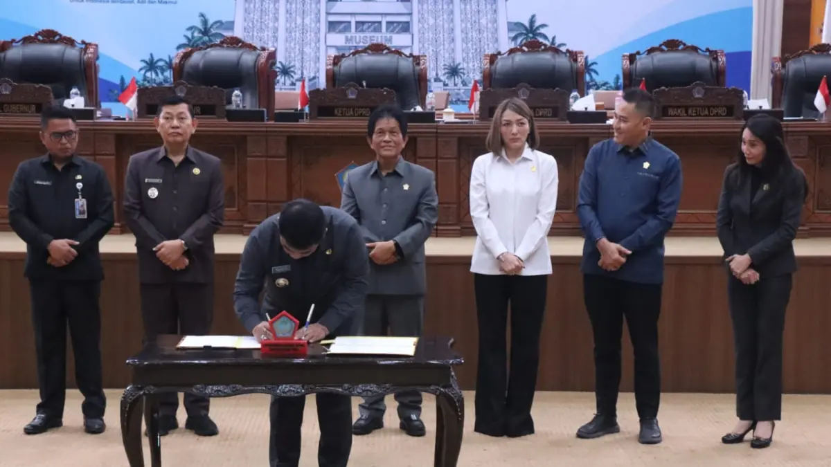 Rapat paripurna menyepakati Perubahan Anggaran Pendapatan dan Belanja Daerah (APBD) Tahun Anggaran 2026 di Gedung DPRD Sulut, Senin (21/9/2026).