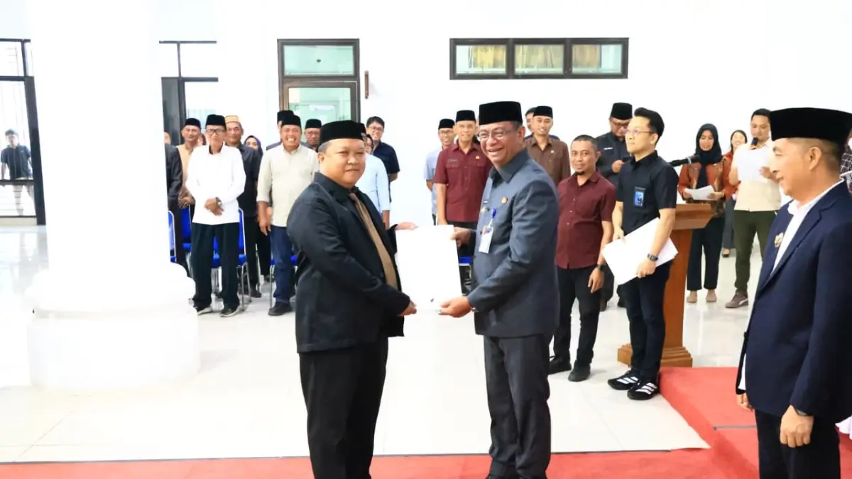 Bupati Oskar melantik 35 pejabat Boltim dengan sistem meritokrasi, berbasis kompetensi, integritas, kinerja, dan rekam jejak.