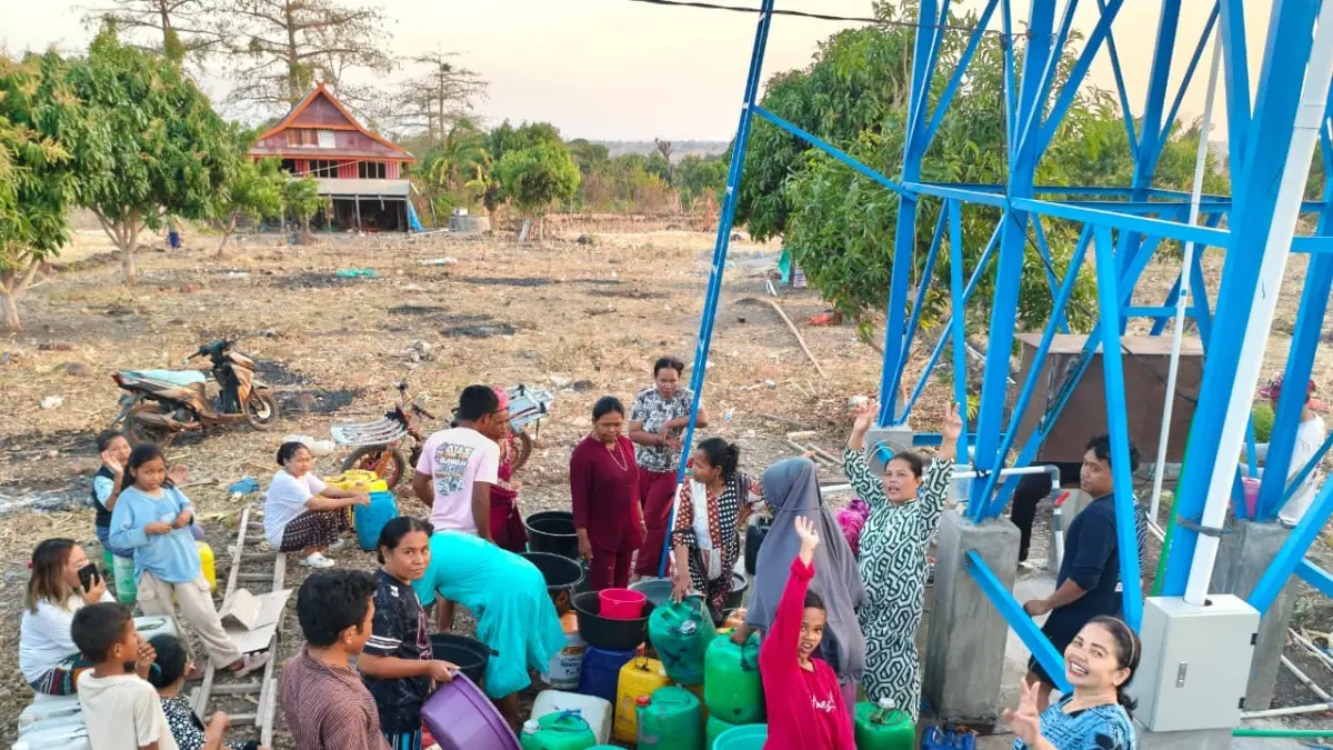 Masyarakat Dusun Parang Satu, Desa Allu Tarowang, Kabupaten Jeneponto, memanfaatkan fasilitas air bersih dari Program PLN SEJUK.Program TJSL PLN UIP3B Sulawesi ini hadir untuk memperkuat akses air bersih serta mendukung kesehatan dan kualitas hidup masyarakat.