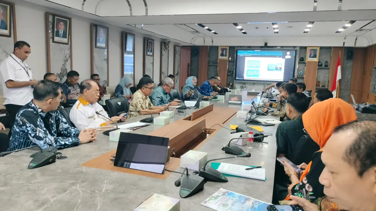 Wali Kota Bitung Hengky Honandar duduk di samping kiri dalam audiensi Aspeksindo bersama KKP di Jakarta Pusat.(Dok Istimewa)