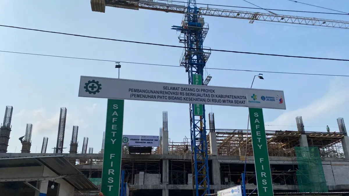 TERUS DISOROT: Pematangan lahan RSUD Mitra Sehat tercatat berstatus tender batal pada laman LPSE.