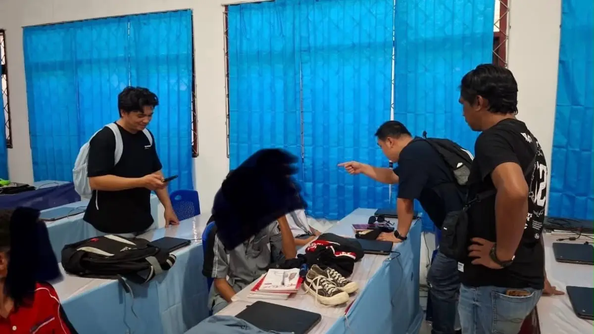 Tim URC Ditreskrimum Polda Sulut yang dipimpin Kanit I IPDA Hendrikson Rivo Wowiling, S.Sos.,M.M dan Kanit II IPDA Andros Hinur, S.H., melakukan langkah mitigasi, menyusul beredarnya sejumlah percakapan bernada ancaman yang diduga berkaitan dengan perselisihan antar pelajar di Kota Manado, Rabu (30/9/2026).