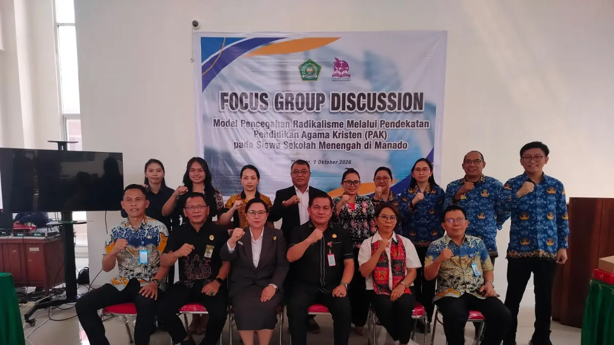 FOTO BERSAMA: Pelaksanaan FGD yang digelar di IAKN Manado Kamis (1/10)