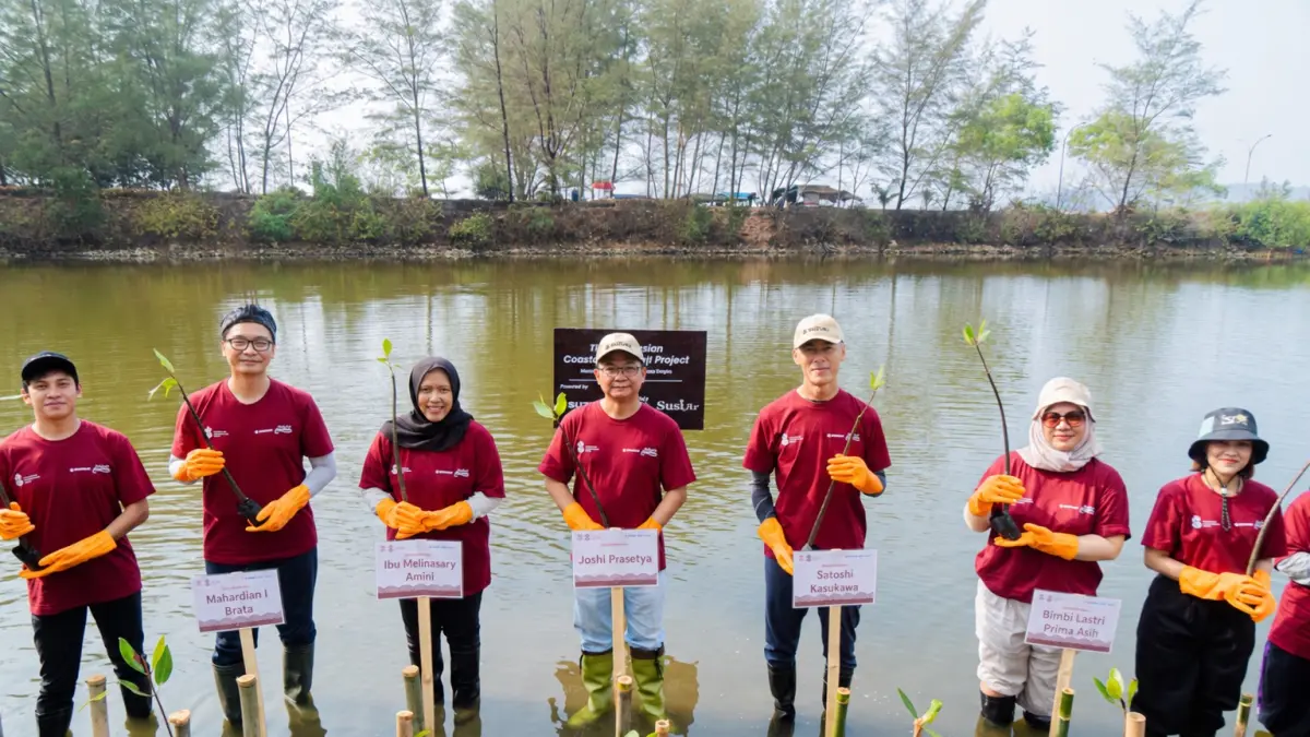 Simbolis Penanaman Bibit Mangrove Jenis Rhizophora