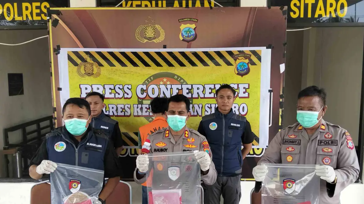 Press Conference Polres Sitaro terkait penanganan 43 paket sabu di Pehe, Sitaro, Kamis (8/10/26).