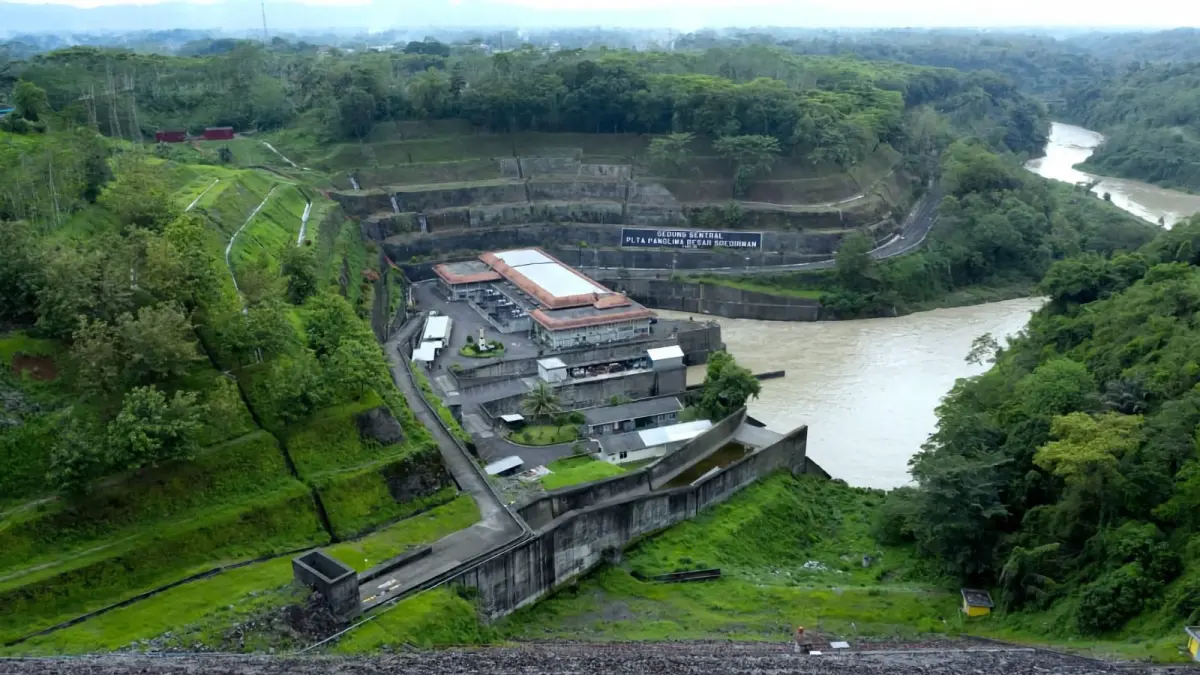 Pembangkit Listrik Tenaga Air &nbsp;Mrica dengan kapasitas 180 megawatt &nbsp;yang berada di Kabupaten Banjarnegara, Jawa Tengah. PLTA yang berdiri sejak tahun 1988 ini menjadi salah satu pembangkit hijau penopang sistem kelistrikan Jawa dan Bali. (PLN UIP3B Sulawesi for MP).