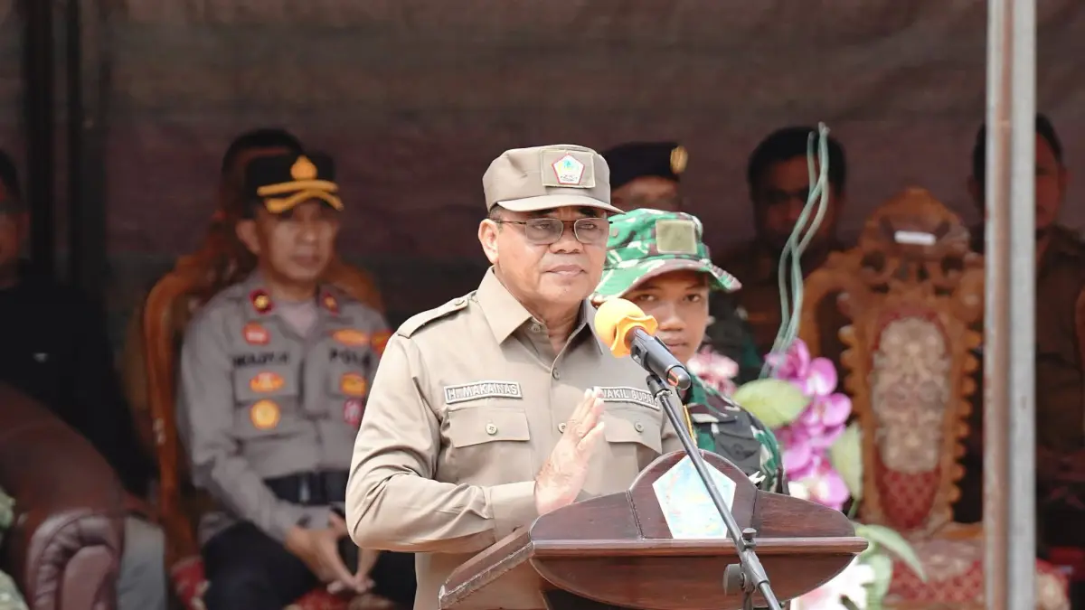 Plt Bupati Sitaro Heronimus Makainas ketika pimpin upacara pembukaan kegiatan TMMD TNI AD.