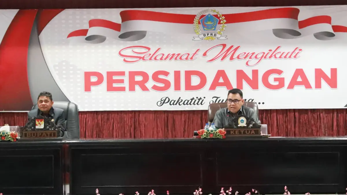 Plt Bupati Sitaro Heronimus Makainas saat hadir Paripurna