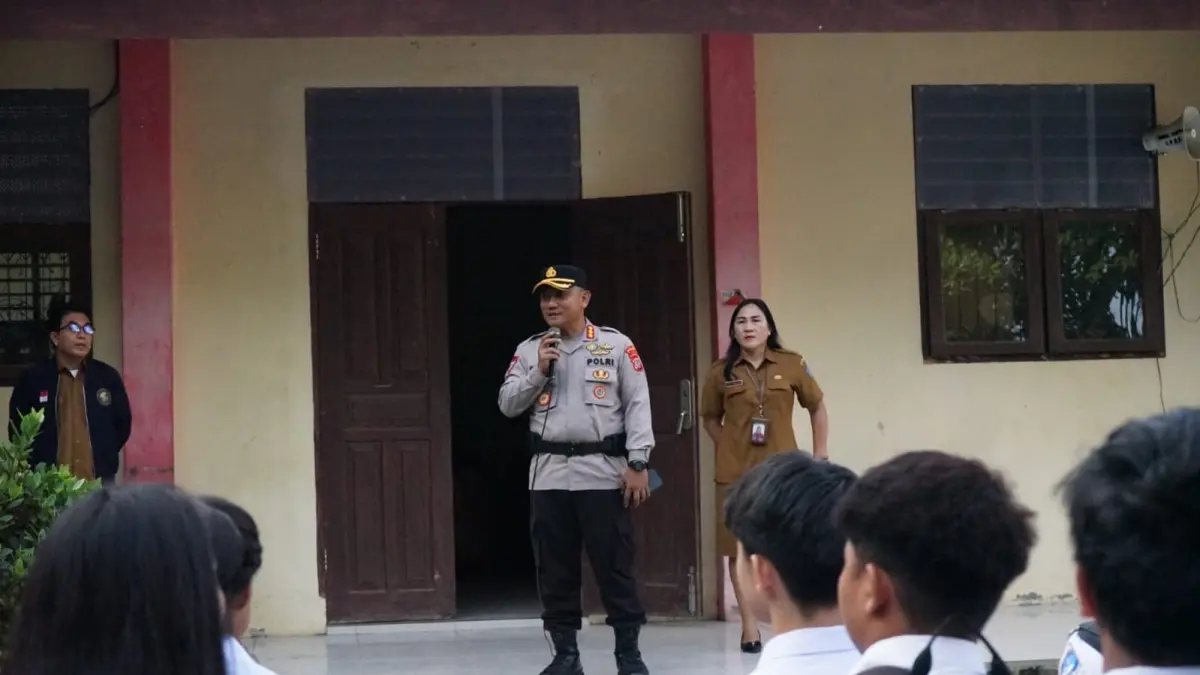 Dirbinmas Polda Sulut Kombes Rio Panelewen Gembleng Siswa SMAN 8 Manado, Jauhi Tawuran hingga Judol