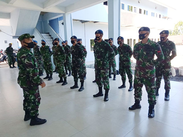 Apel Penegakkan Disiplin Protokol Kesehatan penanganan Covid-19 Lanud Sam Ratulangi di halaman Mako ‘Tentara Langit” Lanud Sam Ratulangi, Senin (31/8). (Pentak Lanud Sam Ratulangi Manado)