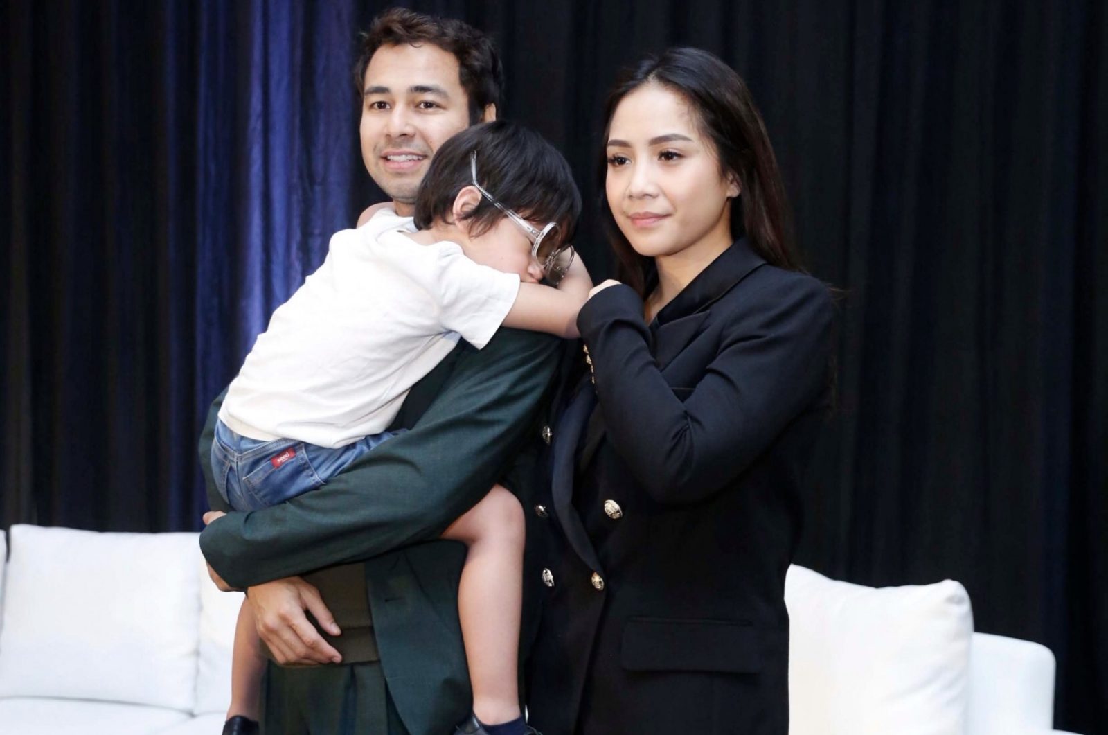 Raffi Ahmad dan Nagita Slavina bersama anaknya, Rafathar. (Imam Husein/JawaPos)