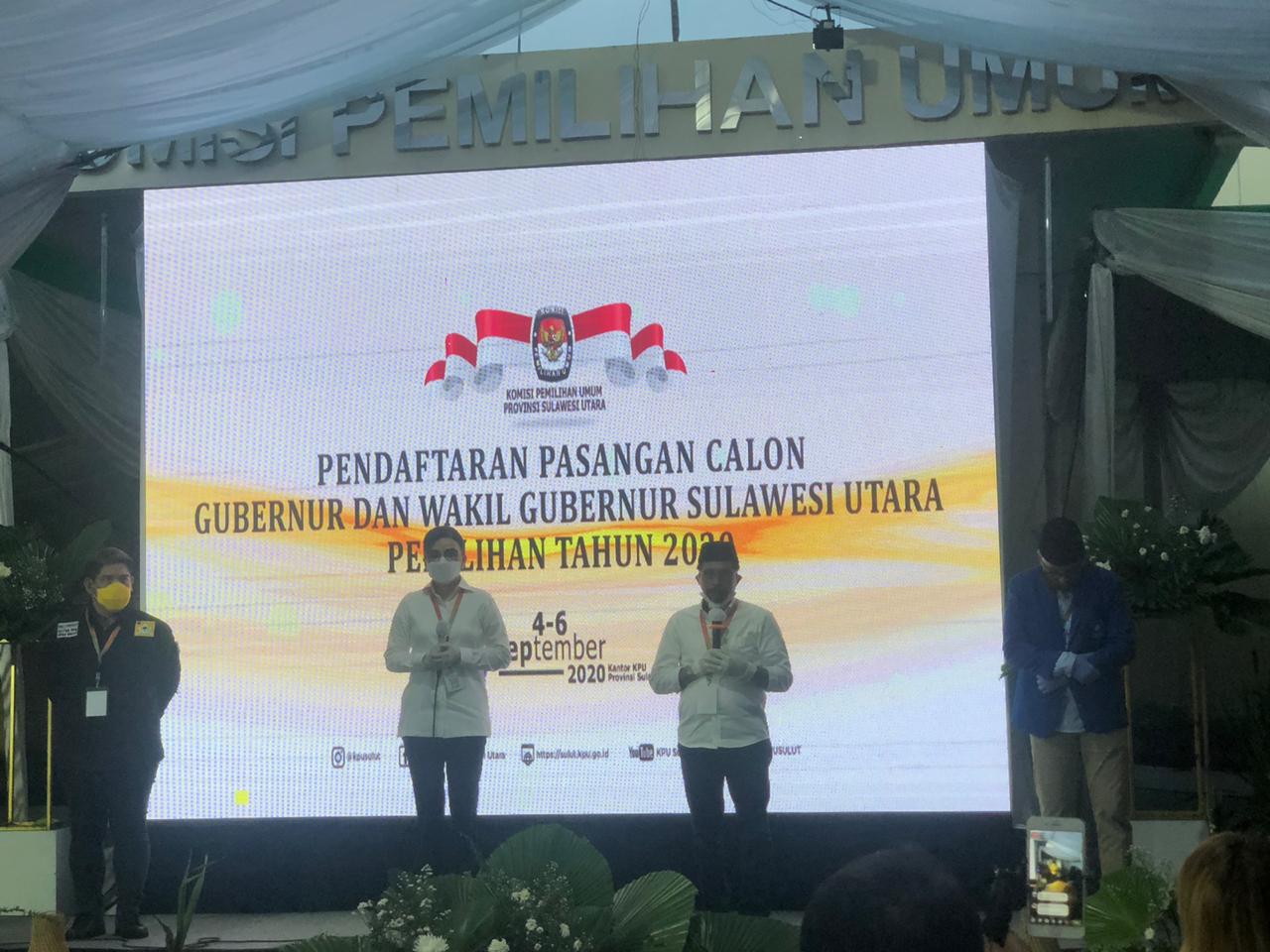 Christiany Paruntu dan Sehan Landjar minta rehat dalam konferensi pers saat mendengar suara azan.