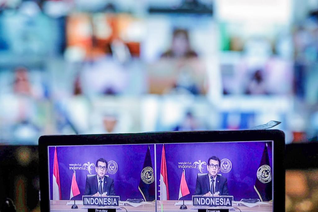 Menparekraf Wishnutama saat menghadiri pertemuan Luar Biasa Menteri Pariwisata Negara G20 yang diselenggarakan secara virtual, Rabu (7/10). Foto: Dok Kemenparekraf.