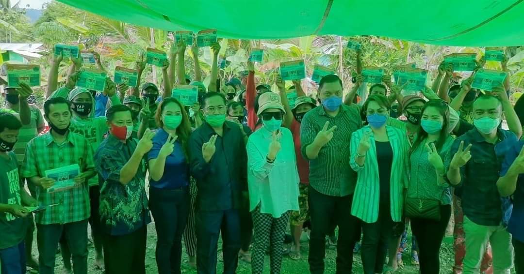 KAMPANYE TERBATAS: Masyarakat Bolmong antusias bertemu pasangan calon Gubernur dan Wakil Gubernur Sulut, Dr (HC) Vonnie A Panambunan STh dan Dr Hendry Runtuwene STh.