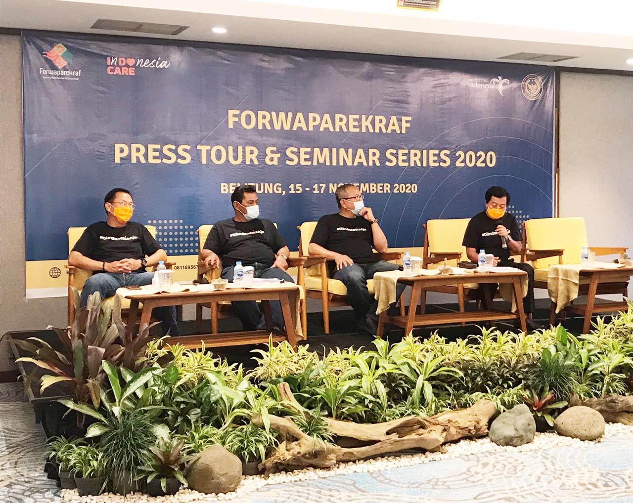 Diskusi ringan membahas pariwisata Indonesia menghadirkan Wakil Gubernur Bangka Belitung H Abdul Fatah (paling kanan), Bupati Belitung H Sahani Shaleh (ke dua kiri), Wakil Bupati Isyak Meirobie (paling kiri) dan Setdep Deputi Bidang Produk Wisata dan Peny