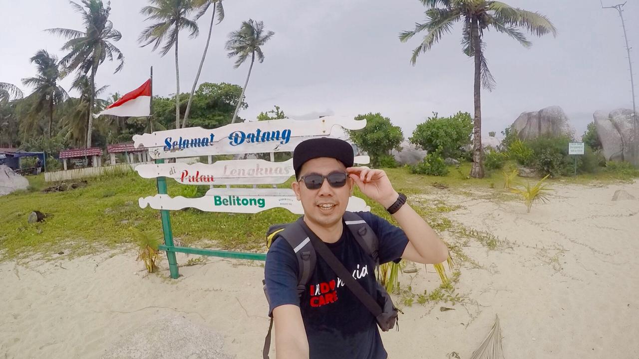 Berwisata di Pulau Lengkuas, Kabupaten Belitung, menikmati pesona keindahan negeri Laskar Pelangi.