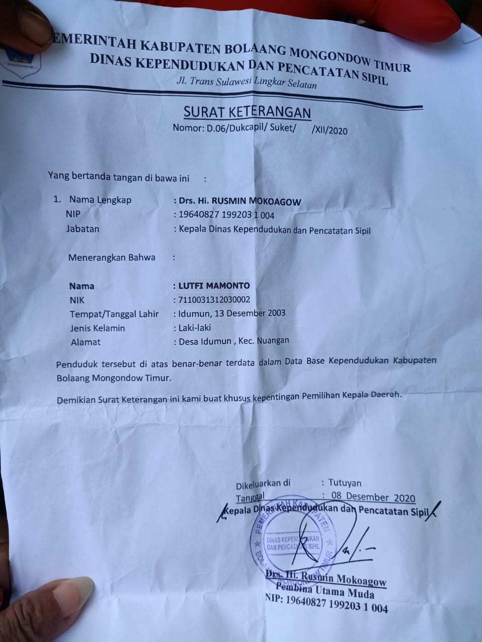 Bukti Suket yang dikeluarkan Dinas Dukcapil Boltim untuk anak di bawah umur. Dalam Suket itu dibubuhi tanda tangan Kadis Dukcapil Drs H Rusmin Mokoagow dan cap basah.