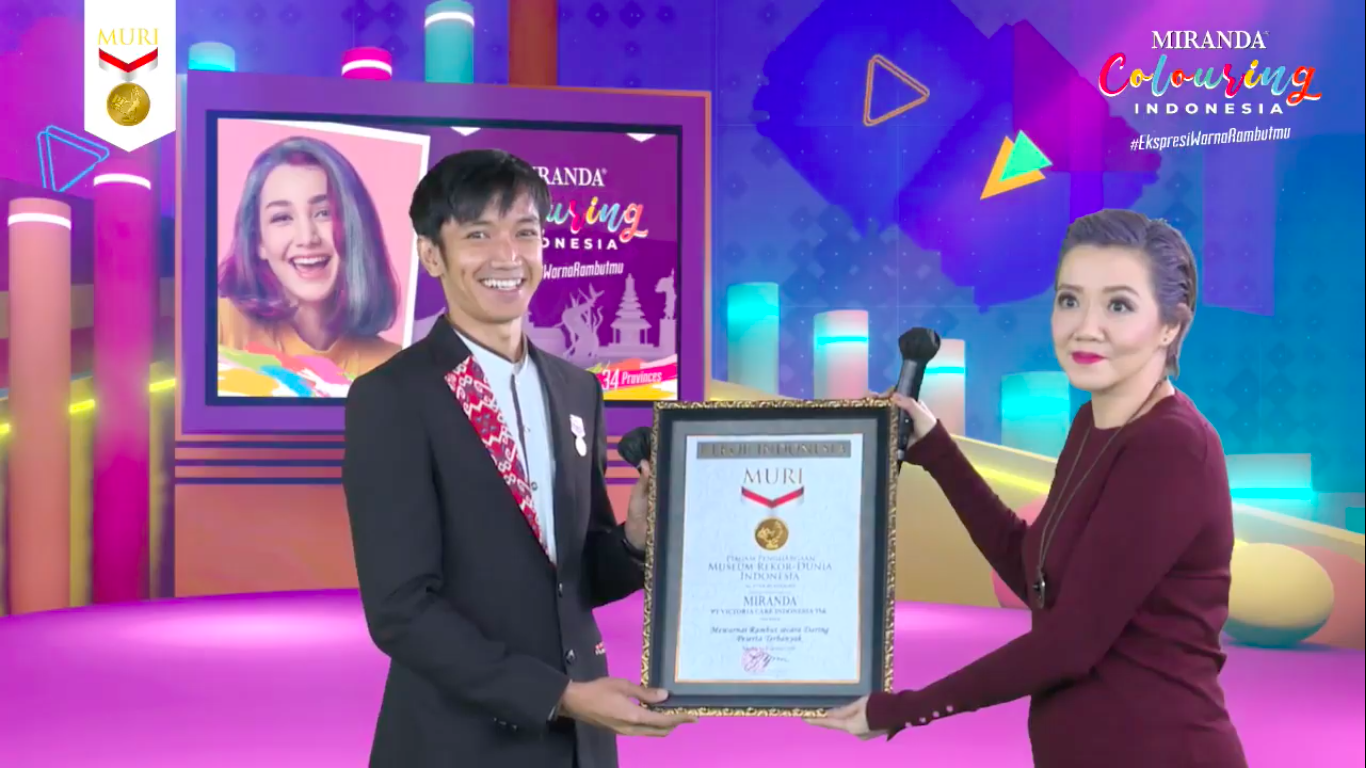 Pemberian penghargaan rekor MURI dengan kategori ‘Event mewarnai rambut secara daring dengan peserta terbanyak di Indonesia’.