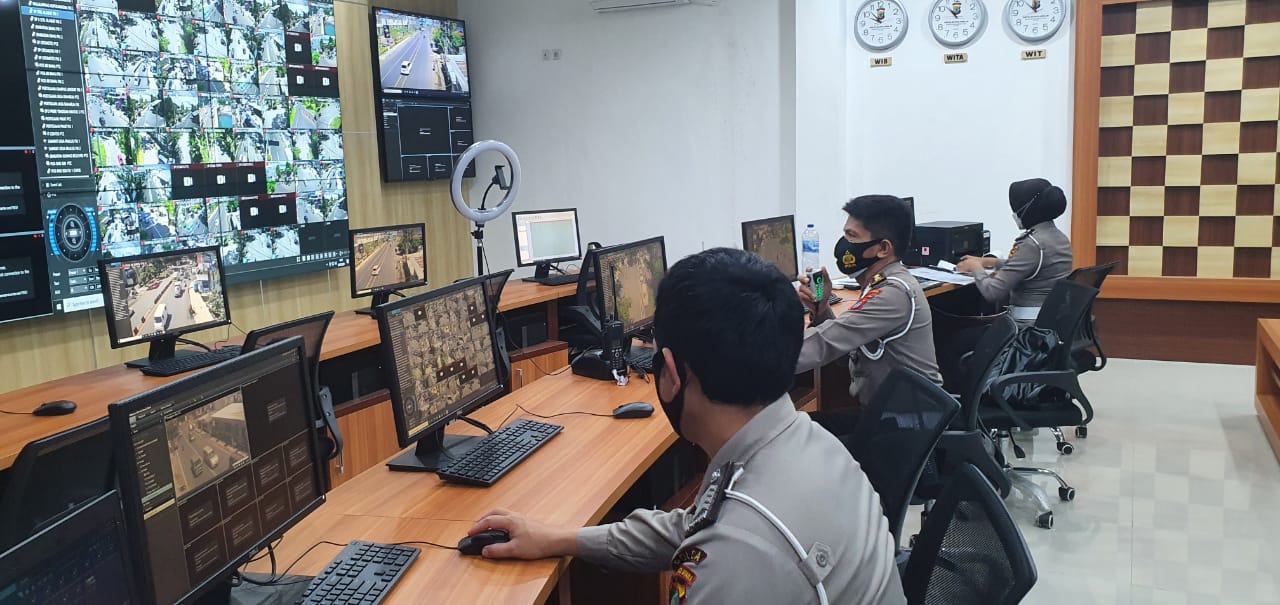 Ruang kontrol Electronic Traffic Law Enforcement milik RTMC Ditlantas Polda Sulut.
