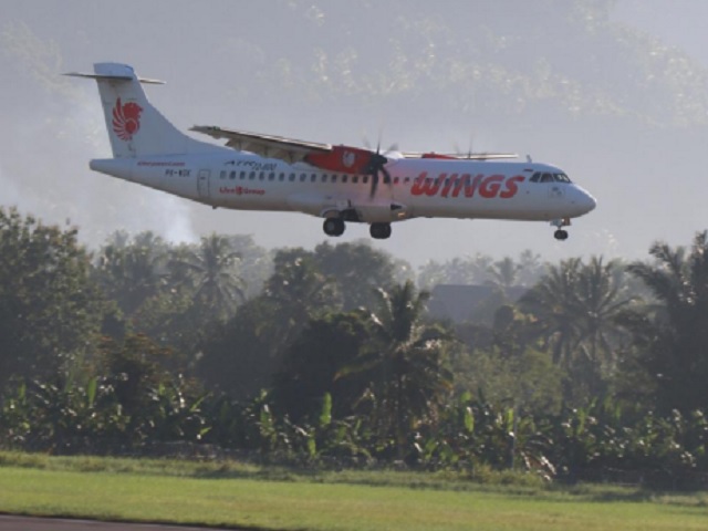 Wings Air tipe pesawat ATR 72-600 di Bandar Udara Internasional Sam Ratulangi, Manado (MDC). (Foto: Farid Almadjid Samu)
