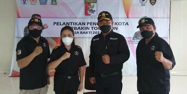 Olahraga Menembak di Tomohon  Dipimpin Perempuan. Ketua Persatuan Olahraga Menembak Indonesia (Perbakin) Kota Tomohon Miky Junita Linda Wenur (MJLW) (kedua dari kiri), usai Musyawarah Cabang Olahraga Perbakin, Sabtu (24/4) di Jhoanie Hotel Kakaskasen Tomo