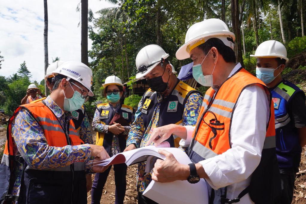 GENJOT: Bastari saat meninjau kawasan pembangunan bangunan penyediaan air baku KSPN Likupang.