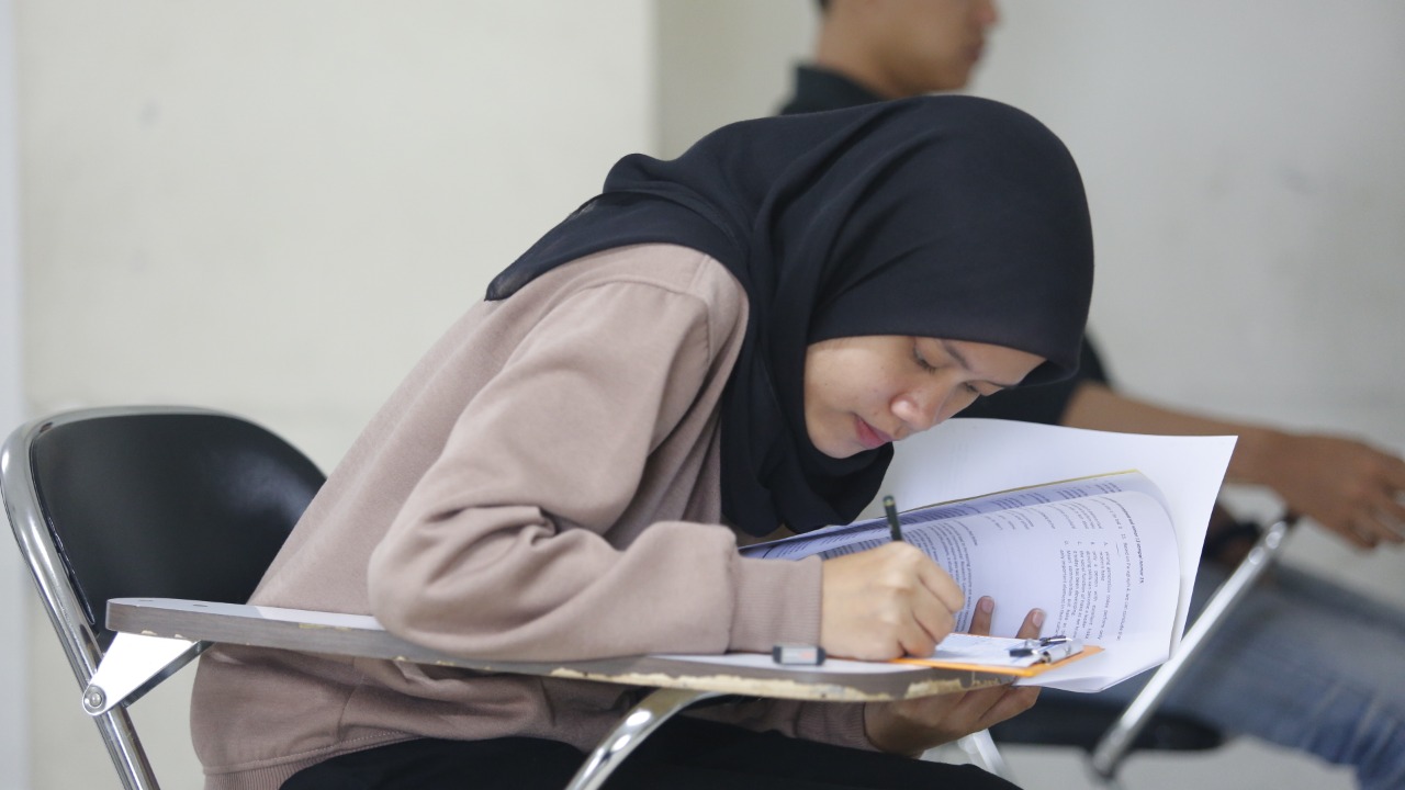 Universitas Pertamina memberikan beasiswa berupa keringan SPP, bagi mahasiswa terdampak pamdemi.