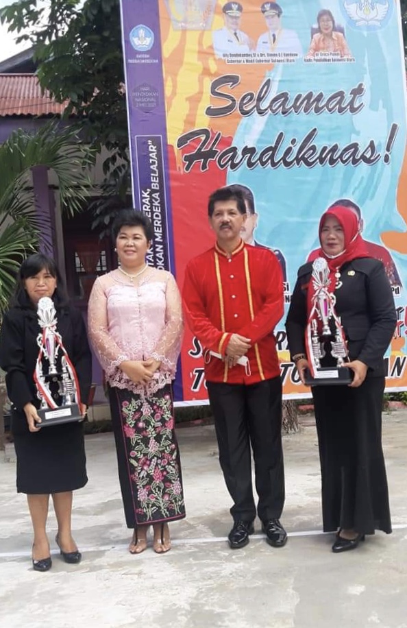 Peringatan Hardiknas digelar Cabang Dinas Pendidikan Minut-Bitung dengan penyerahan penghargaan kepada sekolah-sekolah.