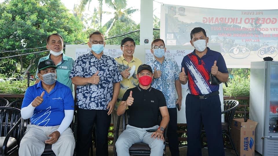Bupati Minut Joune Ganda dan Bupati Sangihe Jabes Gaghana bersama pegolf peserta Pre event Golf Goes To Likupang, Charity Golf Tournament 2021 di Pondok Hijau, Selasa (4/5) pagi.