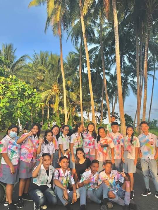 Nampak siswa usai coret-mencoret seragam sekolah yang terinformasi di wilayah Sitaro, Senin (3/5).