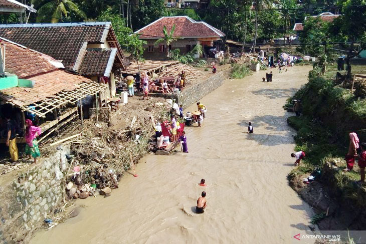 BMKG kembali mengeluarkan peringatan dini potensi banjir bandang di sejumlah wilayah di Indonesia. Foto: ANTARA/Weli Ayu Rejeki