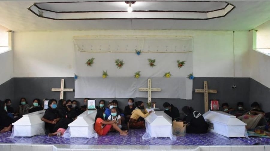 Keluarga dan empat korban pembunuhan teroris Mujahidin Indonesia Timur (MIT) di Kabupaten Poso, Sulawesi Tengah. (Foto: dok. IG VernaInkiriwang)
