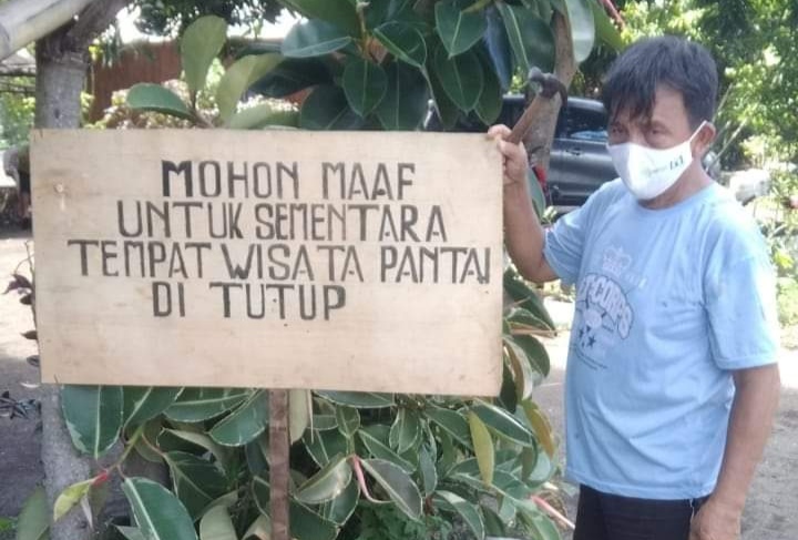 Pengumuman penutupan lokasi wisata pantai di Kelurahan Tanjung Merah, Kecamatan Matuari, Bitung. (Istimewa)