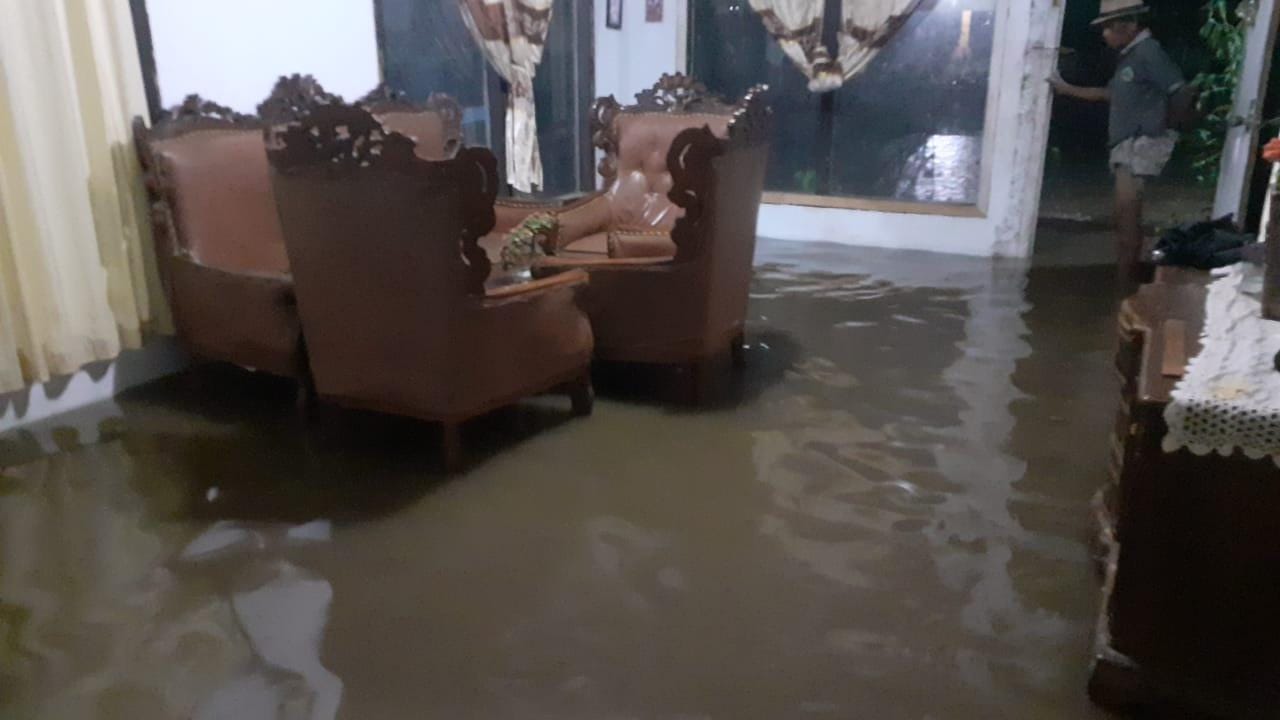 Salah satu rumah warga yang tergenang air di Desa Minanga Timur, Minahasa Tenggara.