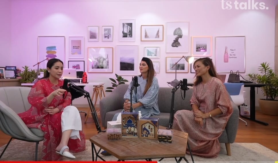 Nagita Slavina (kiri) di podcast TS Talk bareng Luna Maya dan Marianne Rumantir. (Foto: Screenshot Youtube TS Talk)